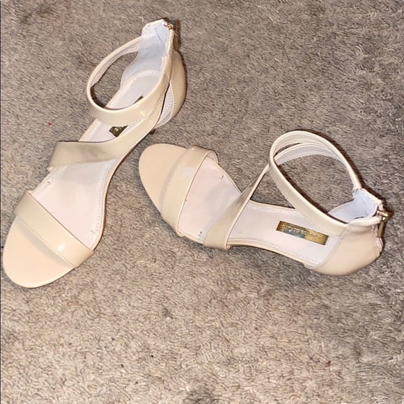 Cream colored heels and 2 3/4” heel height - Picture 1 of 5